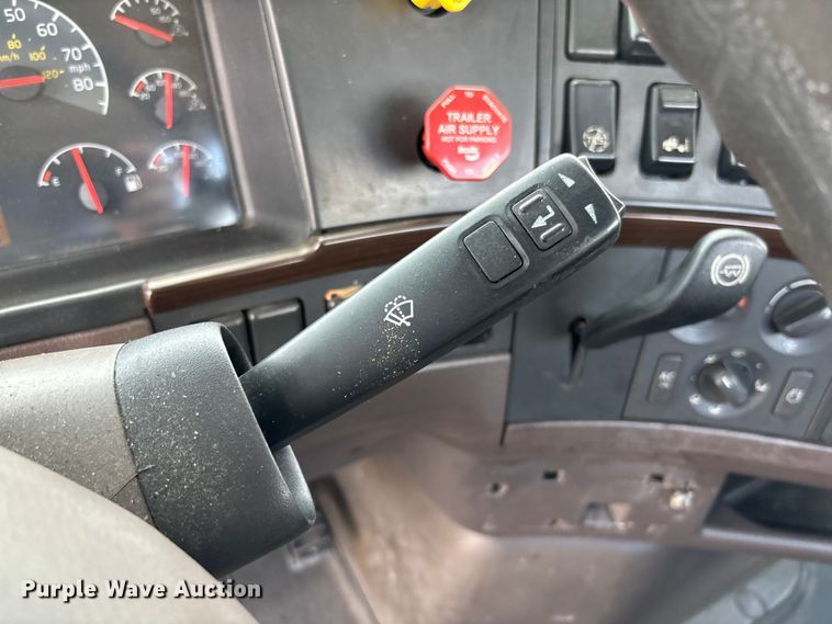 image for item FC1823 2016 Volvo VNL semi truck