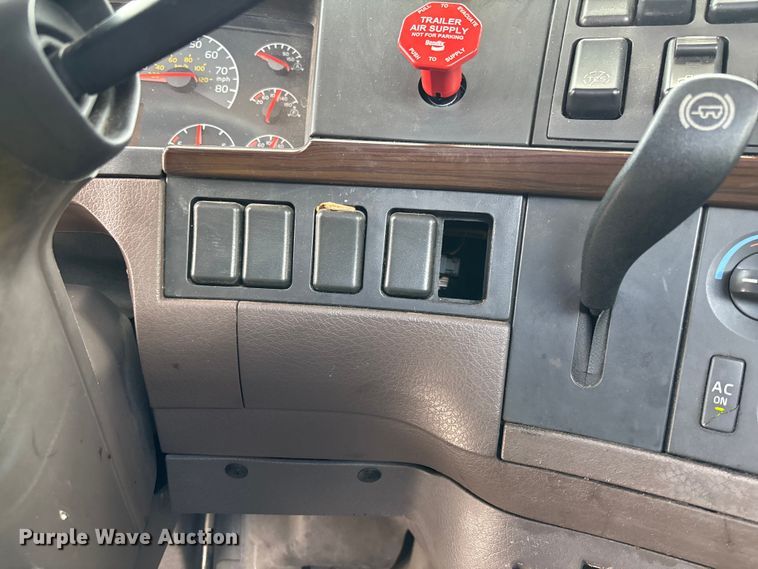 image for item FC1823 2016 Volvo VNL semi truck