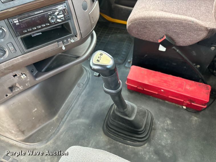 image for item FC1823 2016 Volvo VNL semi truck
