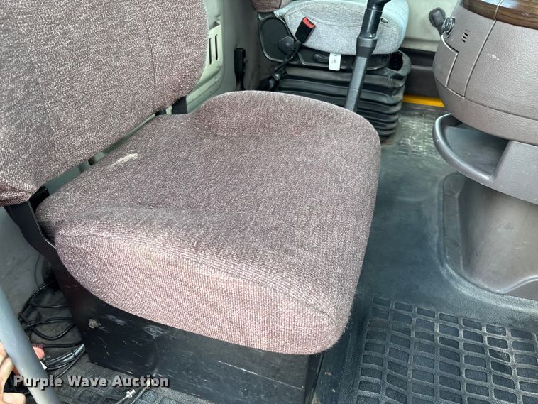 image for item FC1823 2016 Volvo VNL semi truck