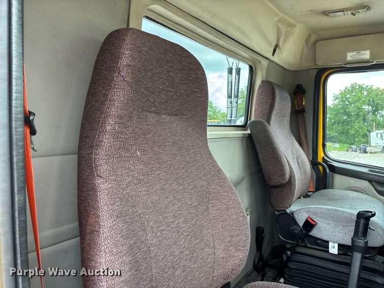 image for item FC1823 2016 Volvo VNL semi truck