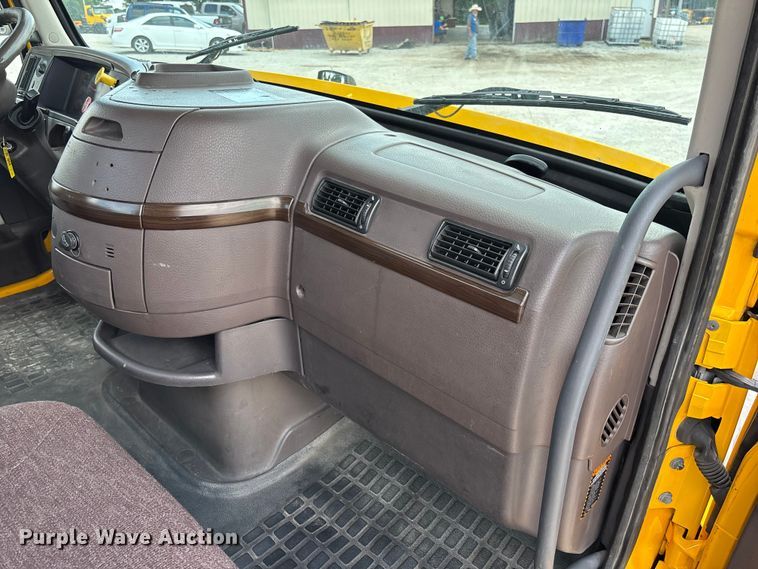 image for item FC1823 2016 Volvo VNL semi truck
