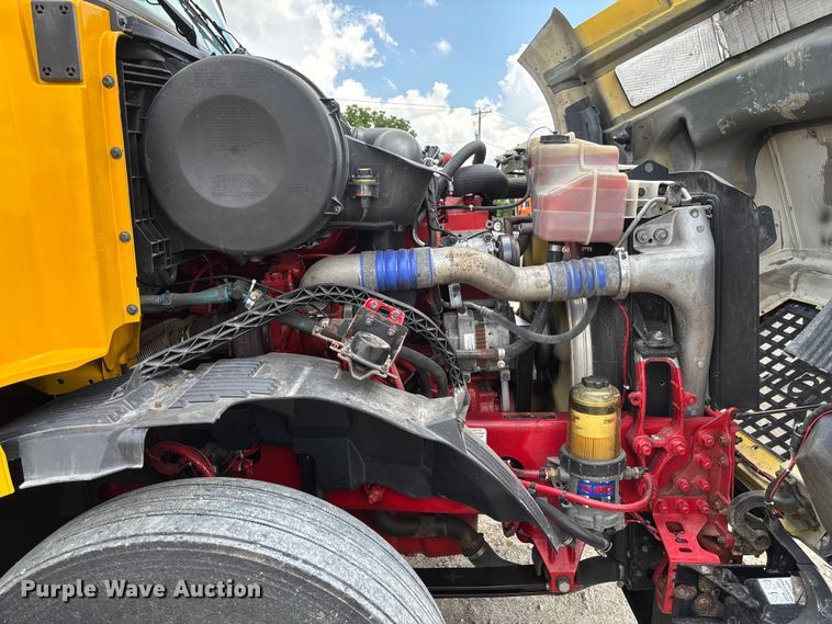 image for item FC1823 2016 Volvo VNL semi truck