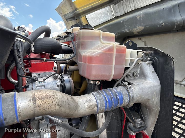 image for item FC1823 2016 Volvo VNL semi truck