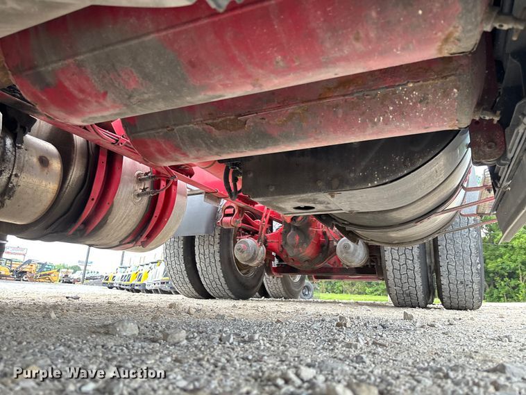 image for item FC1823 2016 Volvo VNL semi truck
