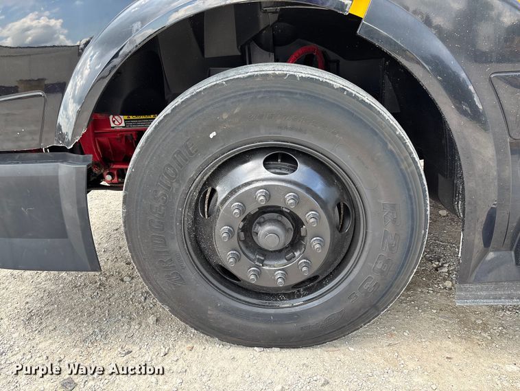 image for item FC1823 2016 Volvo VNL semi truck
