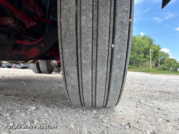 image for item FC1823 2016 Volvo VNL semi truck