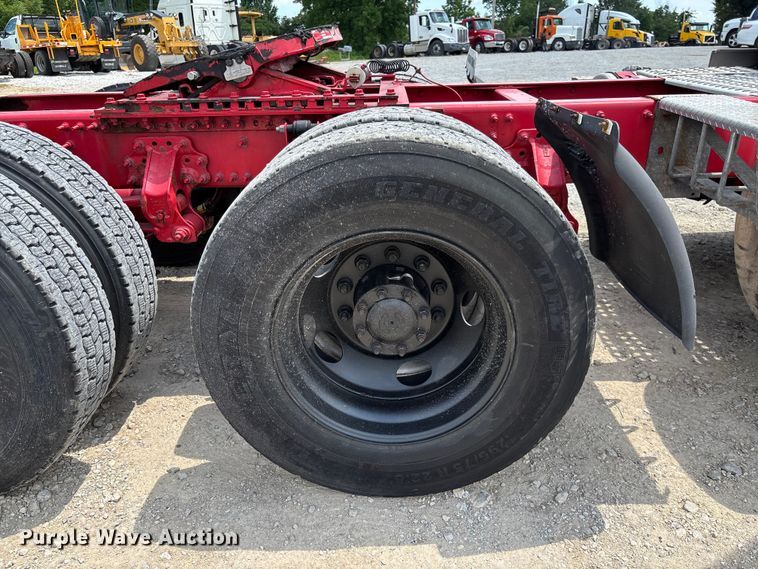 image for item FC1823 2016 Volvo VNL semi truck