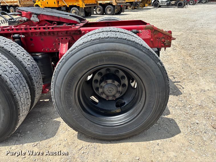 image for item FC1823 2016 Volvo VNL semi truck