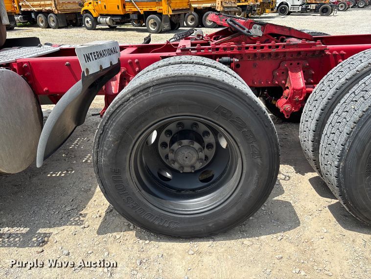 image for item FC1823 2016 Volvo VNL semi truck