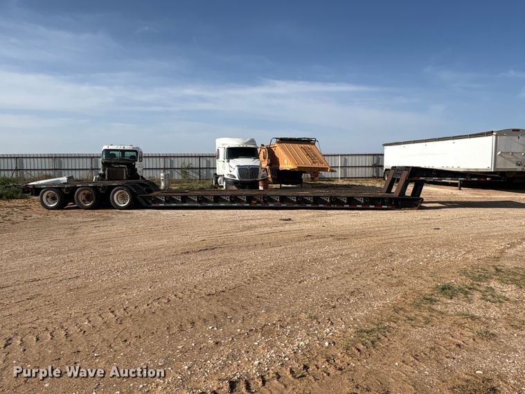 image for item FC2471 2000 Fontaine Specialized Inc 503MFD lowboy equipment trailer