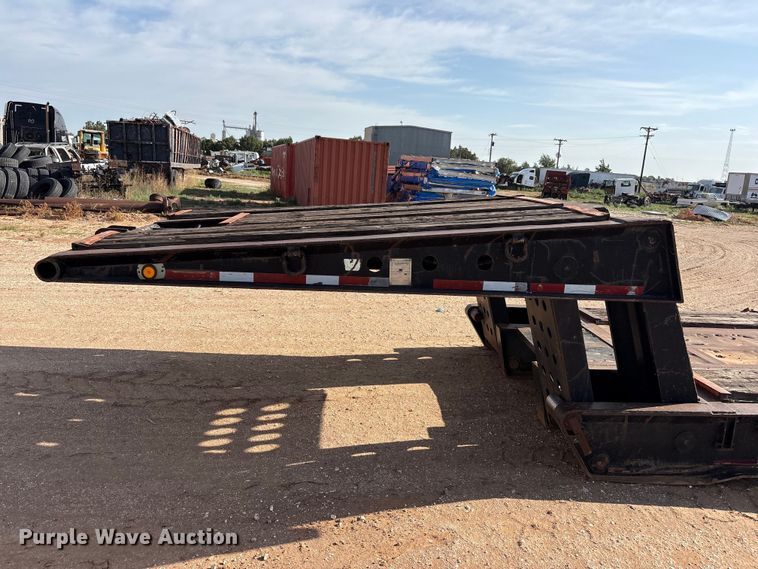 image for item FC2471 2000 Fontaine Specialized Inc 503MFD lowboy equipment trailer