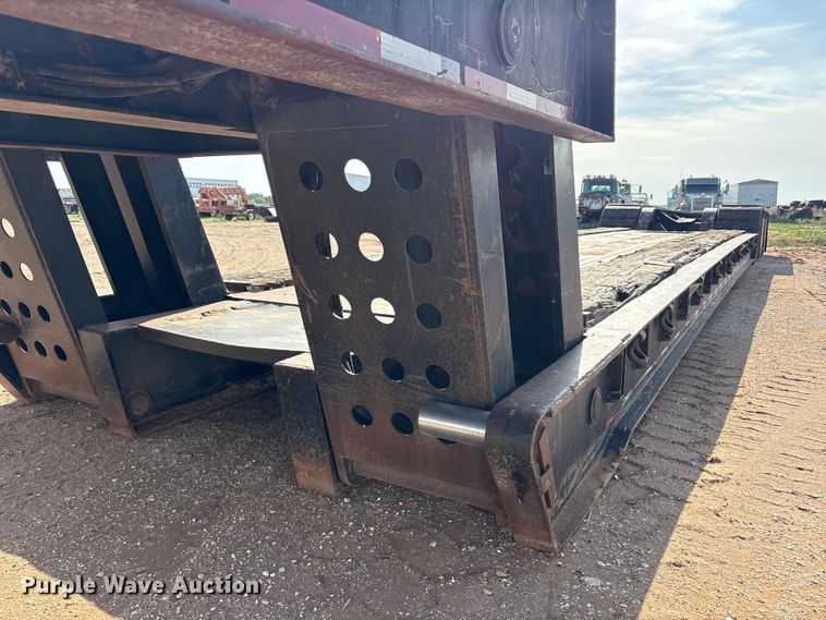 image for item FC2471 2000 Fontaine Specialized Inc 503MFD lowboy equipment trailer