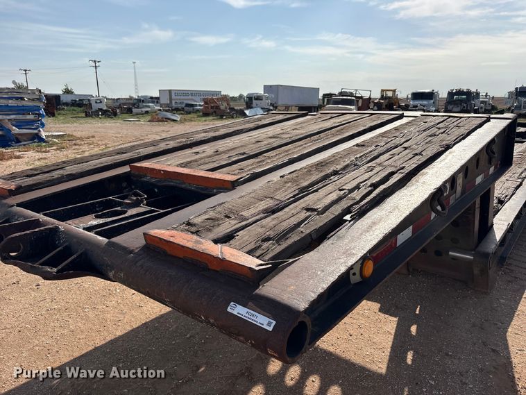 image for item FC2471 2000 Fontaine Specialized Inc 503MFD lowboy equipment trailer