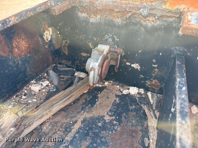 image for item FC2471 2000 Fontaine Specialized Inc 503MFD lowboy equipment trailer