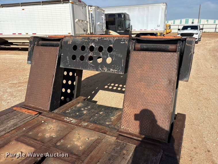 image for item FC2471 2000 Fontaine Specialized Inc 503MFD lowboy equipment trailer