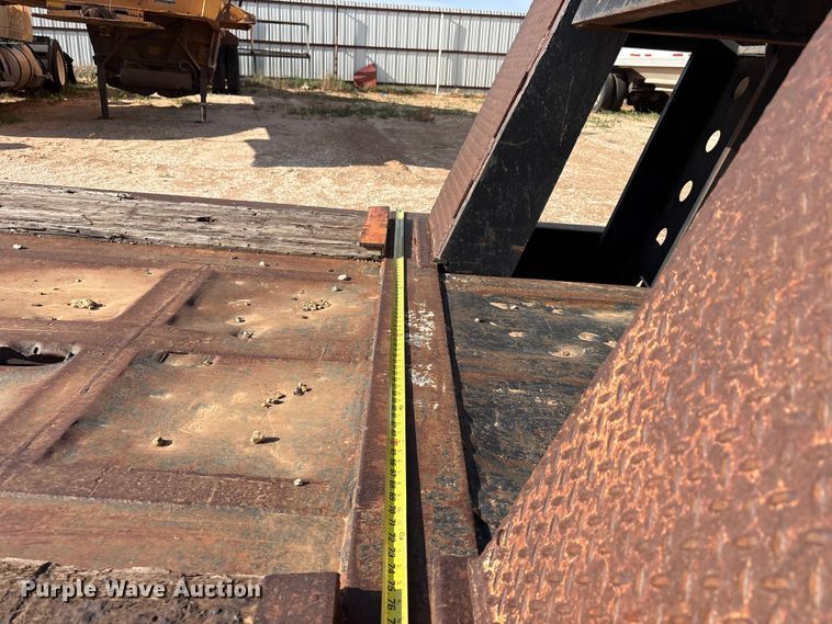 image for item FC2471 2000 Fontaine Specialized Inc 503MFD lowboy equipment trailer