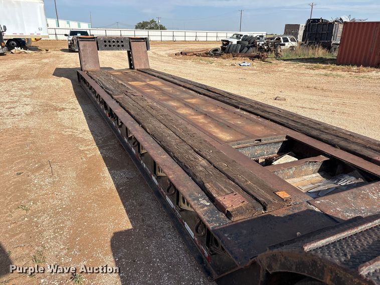 image for item FC2471 2000 Fontaine Specialized Inc 503MFD lowboy equipment trailer