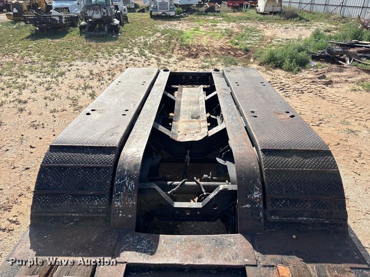 image for item FC2471 2000 Fontaine Specialized Inc 503MFD lowboy equipment trailer