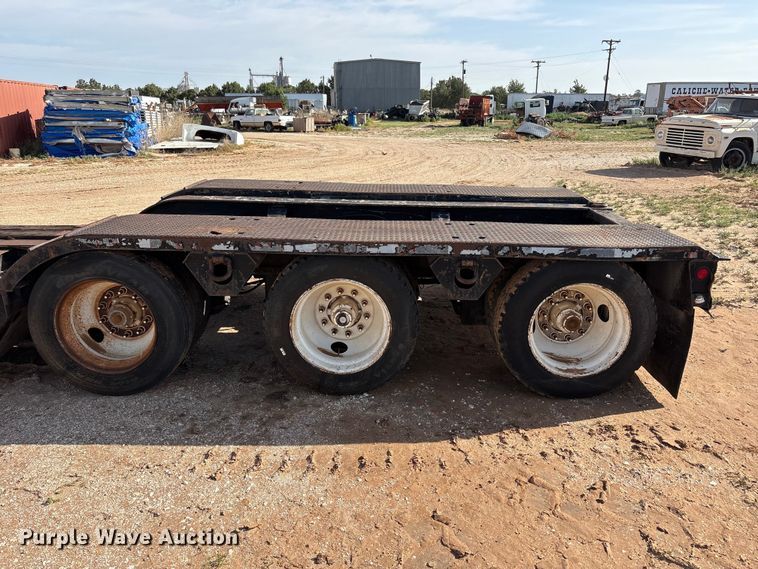 image for item FC2471 2000 Fontaine Specialized Inc 503MFD lowboy equipment trailer