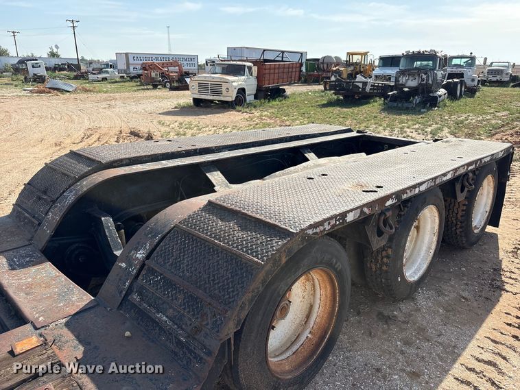 image for item FC2471 2000 Fontaine Specialized Inc 503MFD lowboy equipment trailer