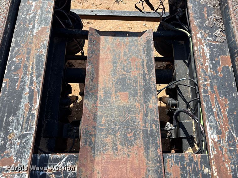 image for item FC2471 2000 Fontaine Specialized Inc 503MFD lowboy equipment trailer
