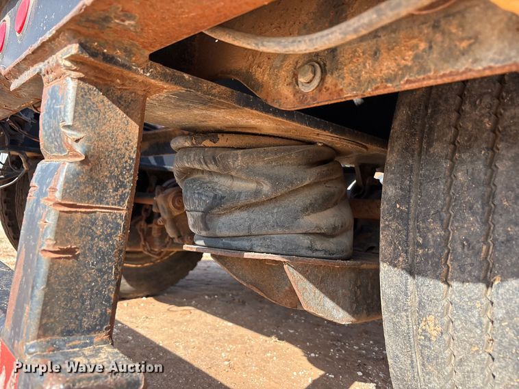 image for item FC2471 2000 Fontaine Specialized Inc 503MFD lowboy equipment trailer