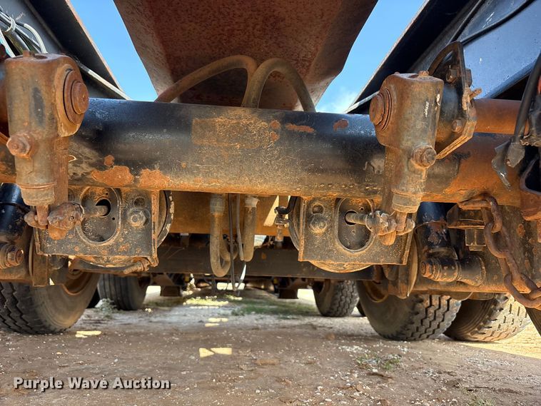 image for item FC2471 2000 Fontaine Specialized Inc 503MFD lowboy equipment trailer