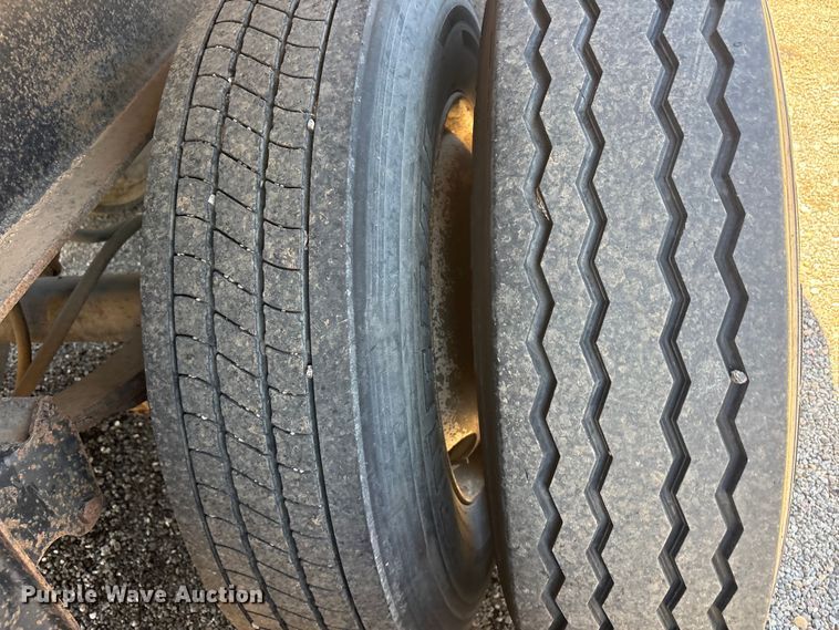 image for item FC2491 1994 Broco DS dump trailer