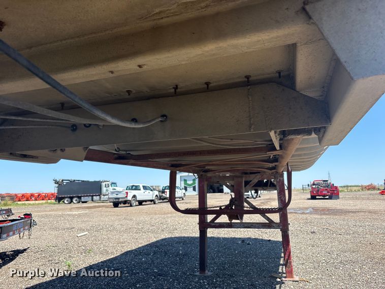 image for item FC2492 Fruehauf dump trailer