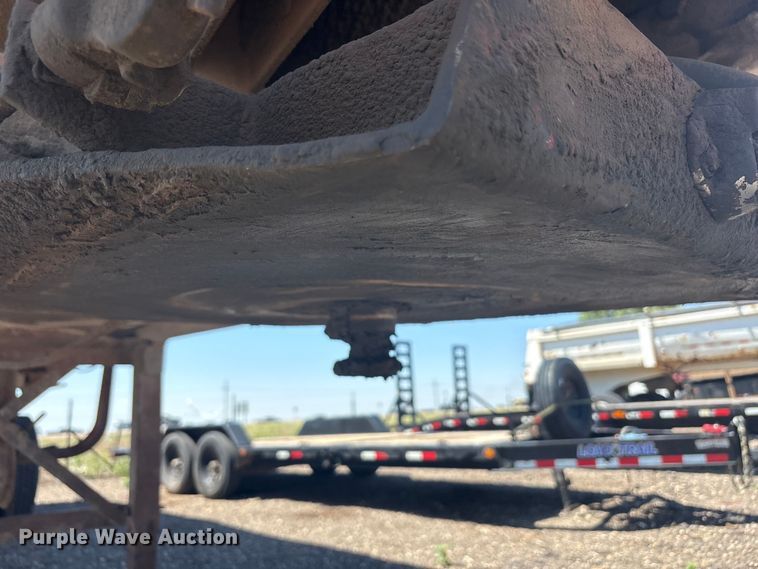 image for item FC2492 Fruehauf dump trailer
