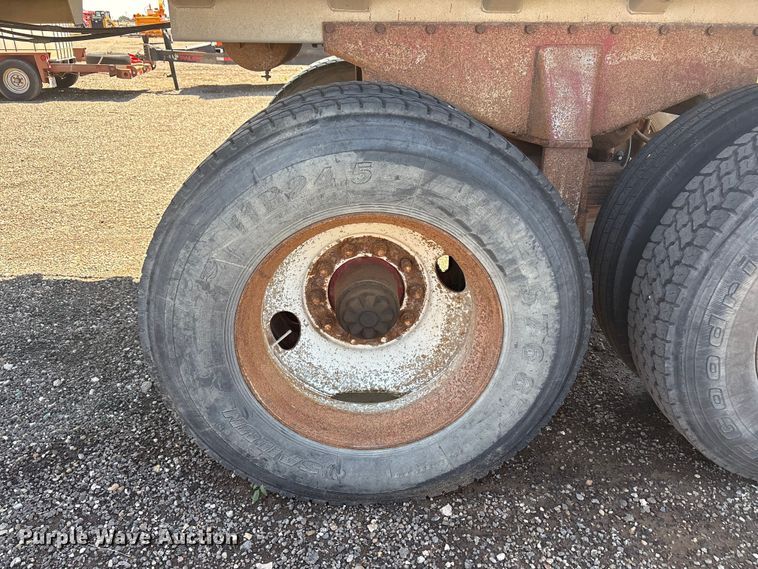 image for item FC2492 Fruehauf dump trailer