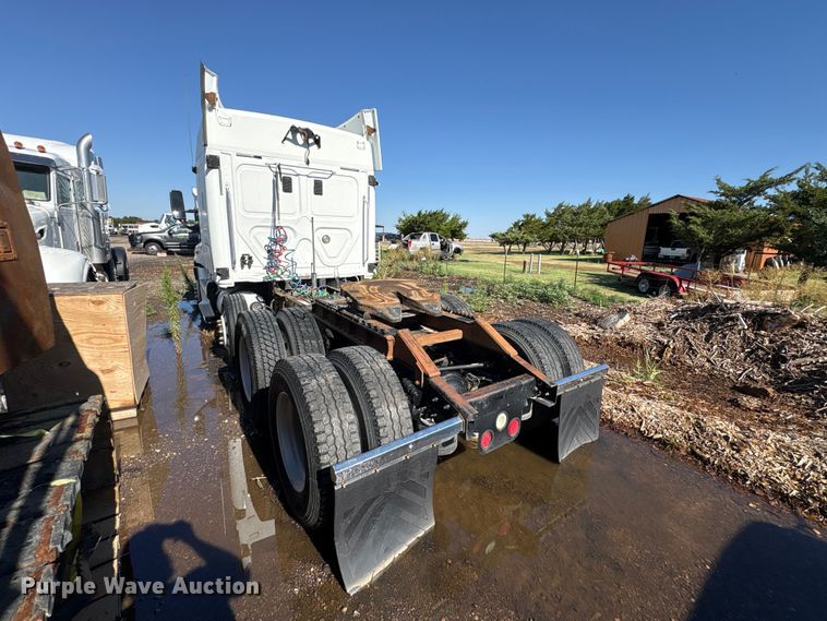 image for item FC2498 2009 Freightliner Cascadia semi truck