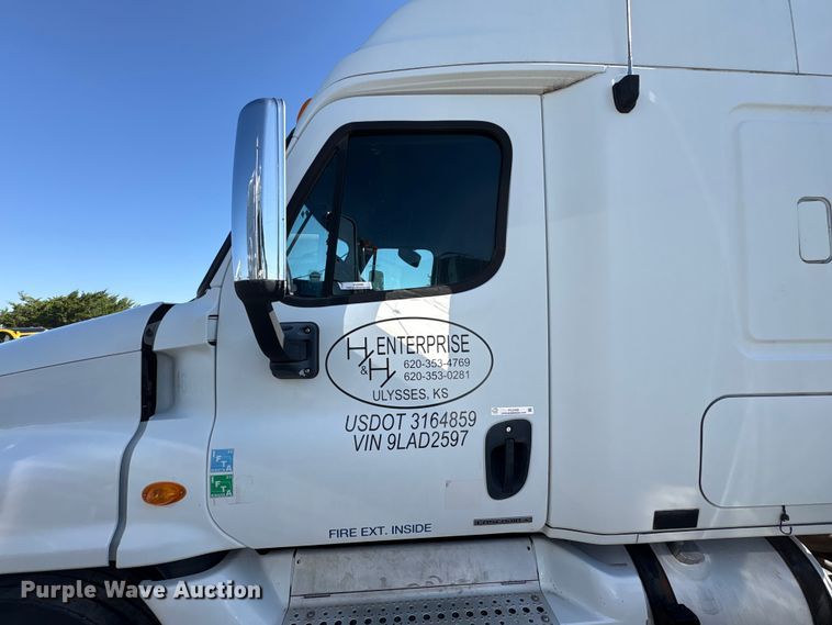 image for item FC2498 2009 Freightliner Cascadia semi truck