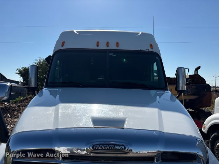 image for item FC2498 2009 Freightliner Cascadia semi truck