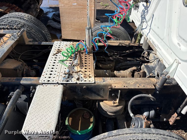 image for item FC2498 2009 Freightliner Cascadia semi truck