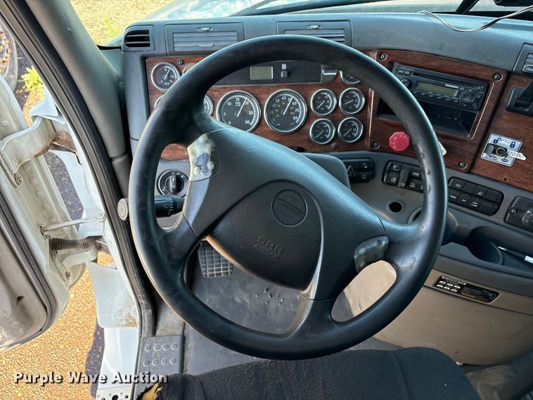 image for item FC2498 2009 Freightliner Cascadia semi truck