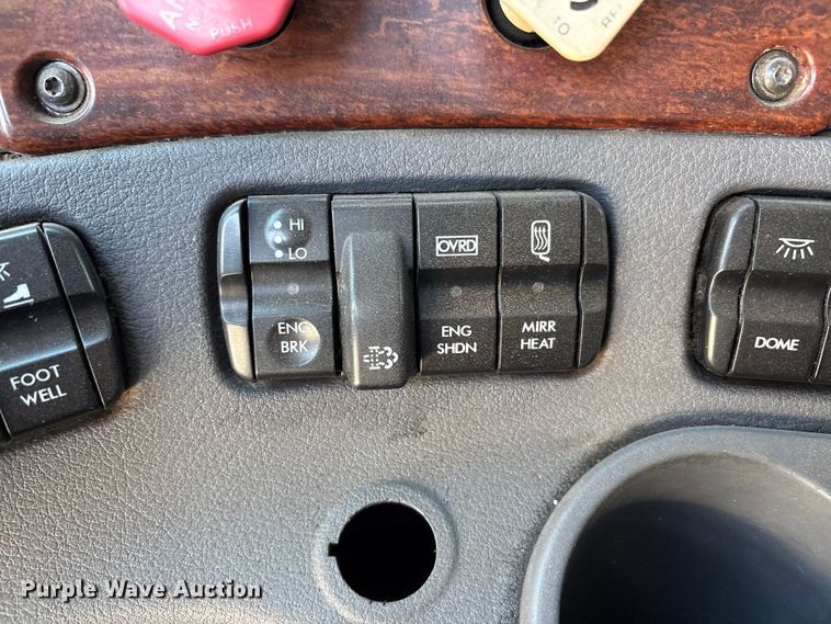 image for item FC2498 2009 Freightliner Cascadia semi truck