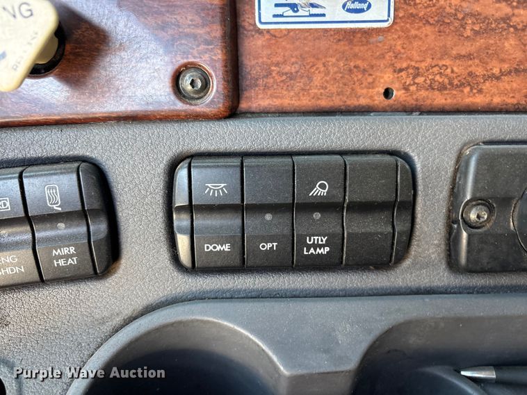 image for item FC2498 2009 Freightliner Cascadia semi truck