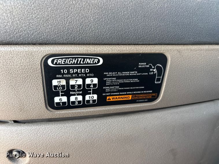 image for item FC2498 2009 Freightliner Cascadia semi truck