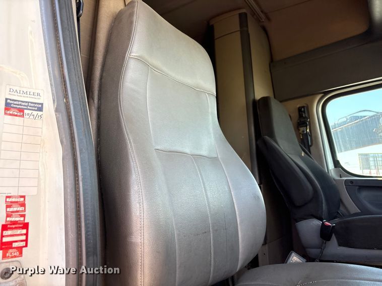 image for item FC2498 2009 Freightliner Cascadia semi truck