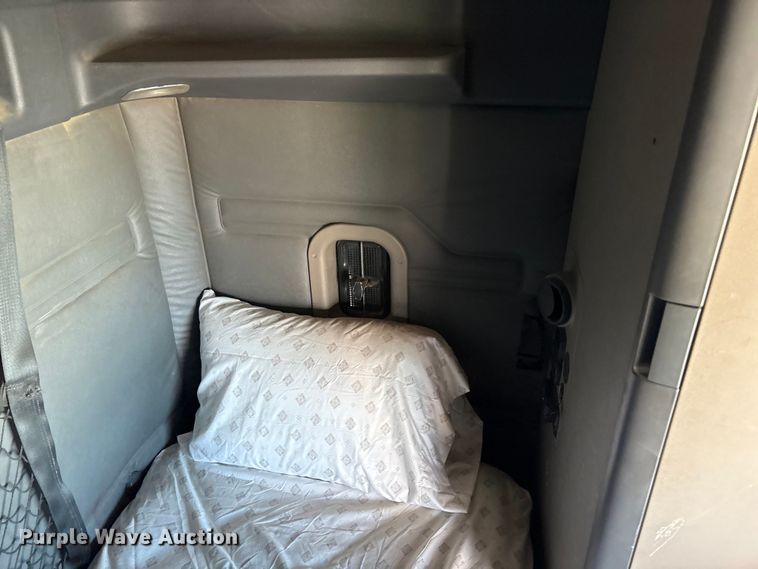 image for item FC2498 2009 Freightliner Cascadia semi truck