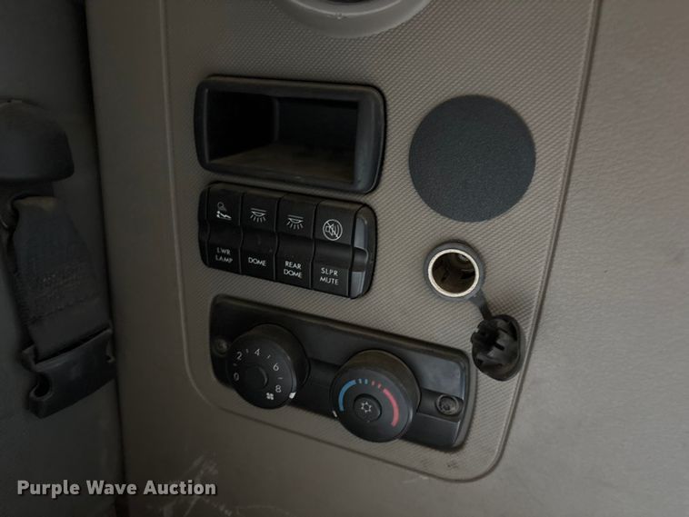 image for item FC2498 2009 Freightliner Cascadia semi truck