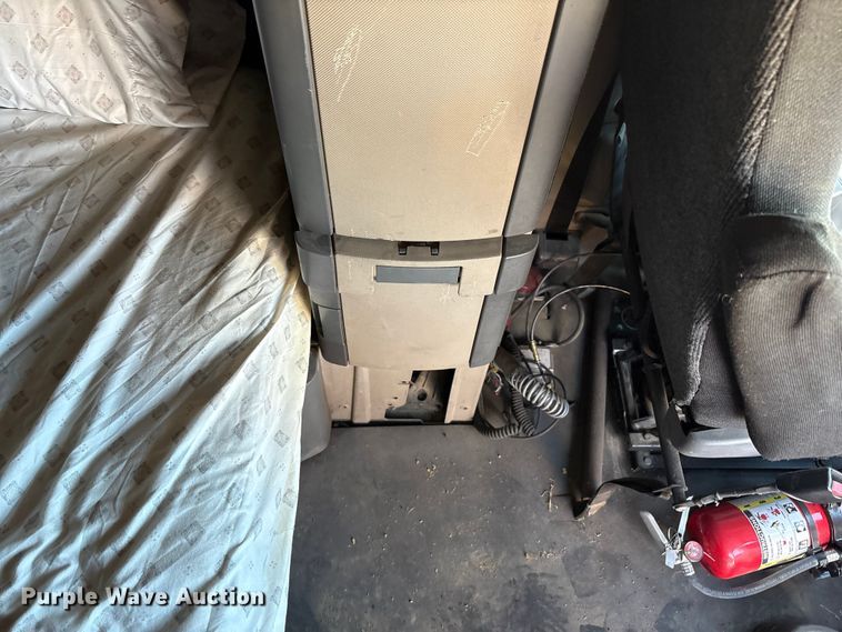image for item FC2498 2009 Freightliner Cascadia semi truck