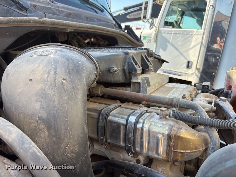 image for item FC2498 2009 Freightliner Cascadia semi truck