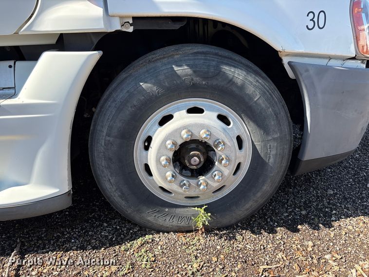 image for item FC2498 2009 Freightliner Cascadia semi truck