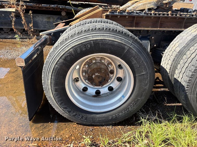 image for item FC2498 2009 Freightliner Cascadia semi truck