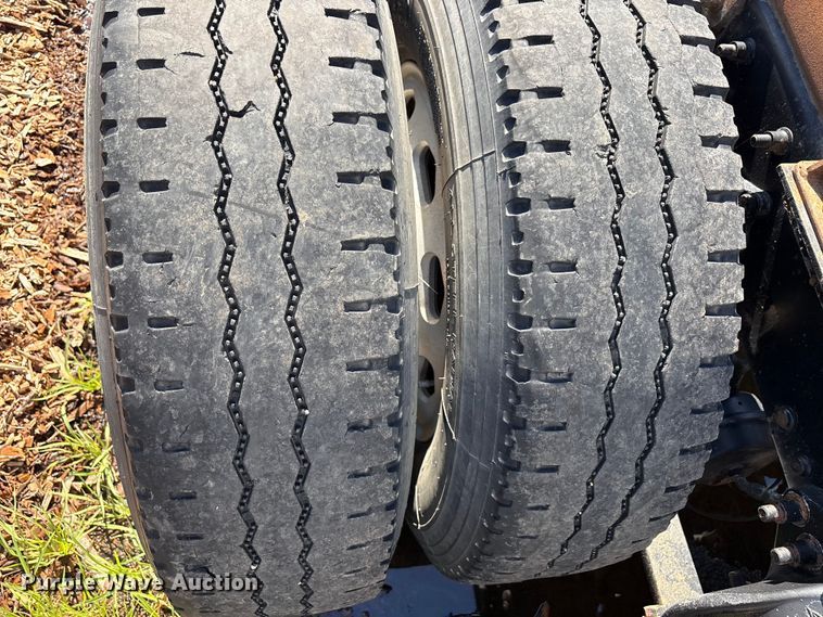 image for item FC2498 2009 Freightliner Cascadia semi truck