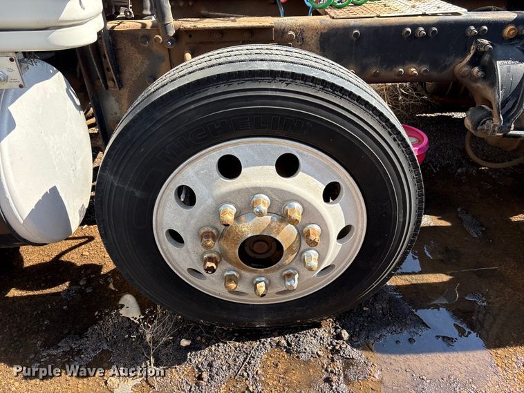 image for item FC2498 2009 Freightliner Cascadia semi truck