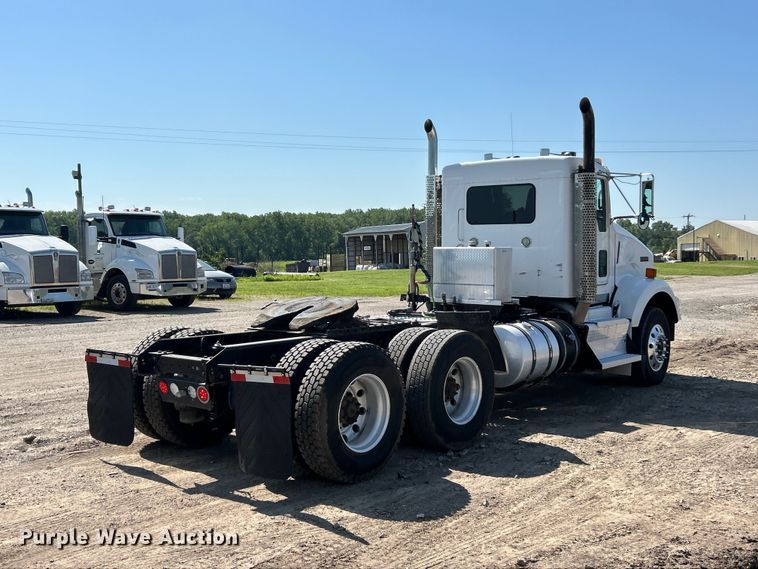 image for item FC2843 2015 Kenworth T800 semi truck